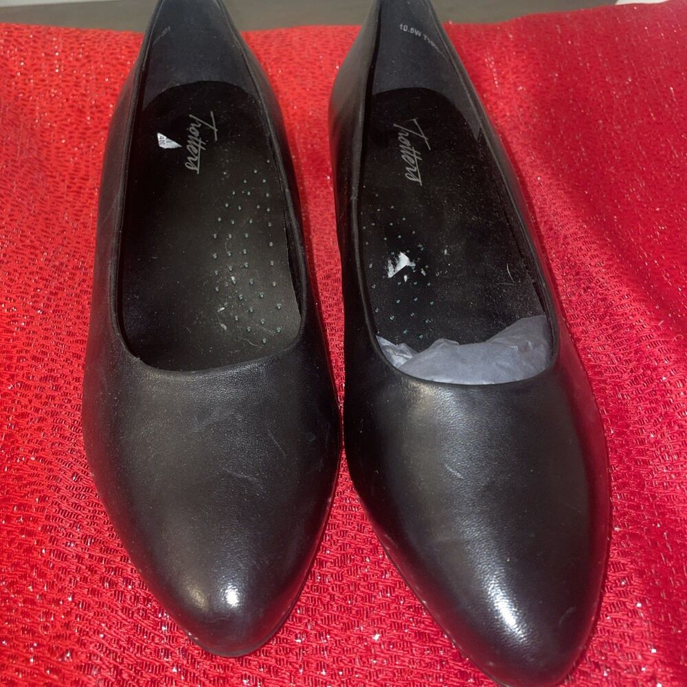 Trotters Women's Shoes Black Leather Slip On Shoes 10.5 WIDE Comfort Office NWOB